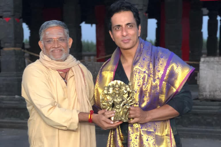 Tanikella Bharani and siva koratala felicitated SonuSood on the sets of Acharya