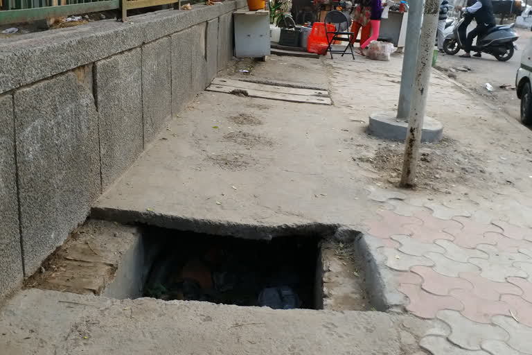 Risk of accidents due to open drains in Delhi's Raghubir Nagar