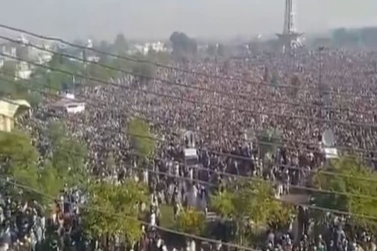 Over 2 lakh TLP supporters participate in funeral of party chief Rizvi