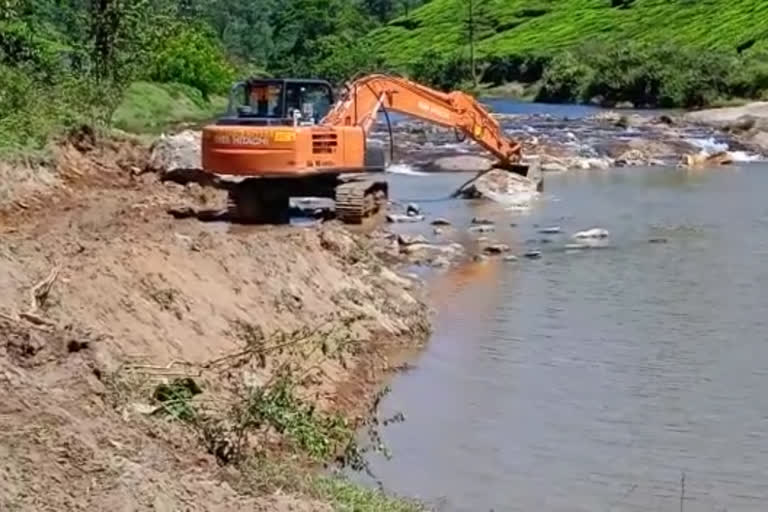 Intensity of work to close the danger pit with the giant rock!