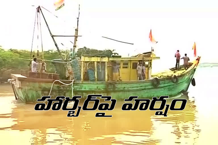 fishermen-expresses-happy-after-announcing-nizampatnam-harbor