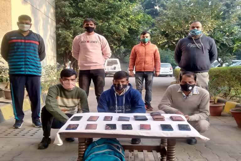 snatching gang accused arrest delhi