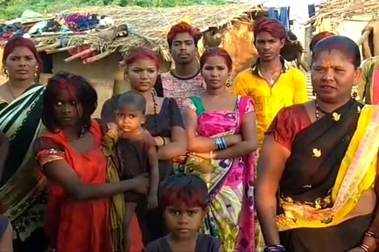 Chhattisgargh villagers dye hair red to duck coronavirus