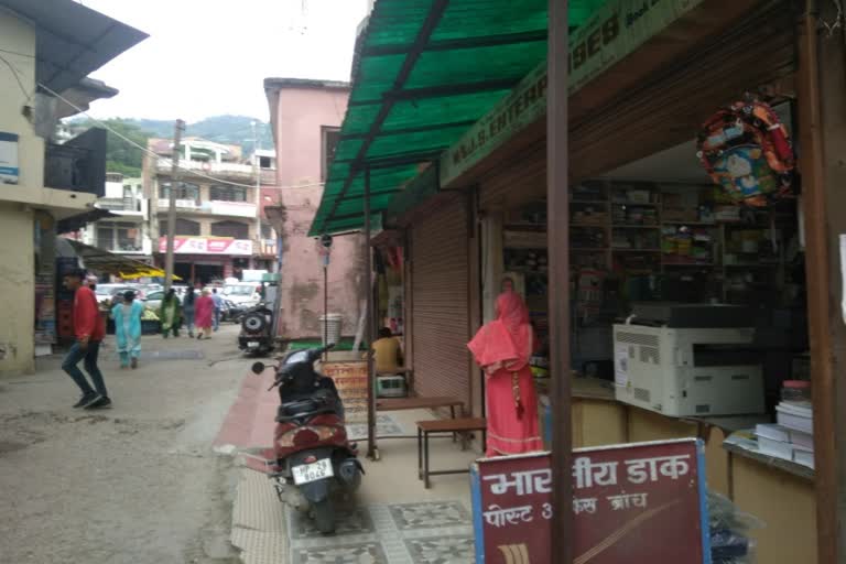 stink in Sarkaghat market