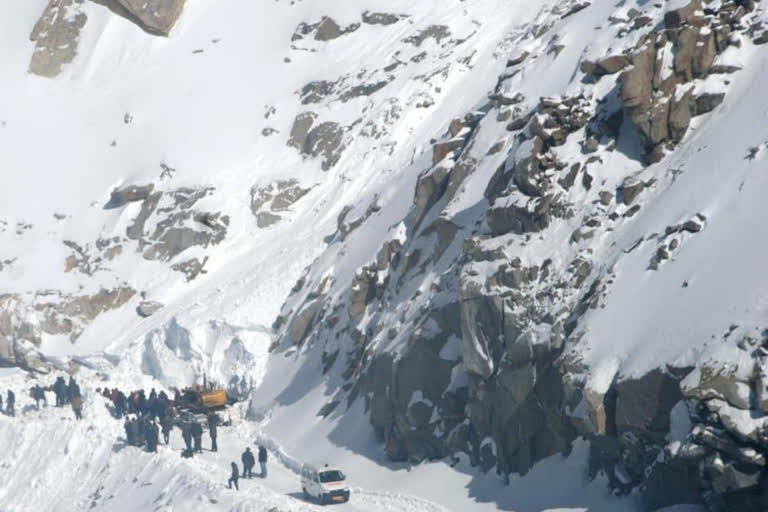 Avalanche warning issued  Avalanche  Disaster Management Department  Line of Control  Kashmir division  ഹിമപാത മുന്നറിയിപ്പ്  ജമ്മു കശ്‌മീർ  ദുരന്തനിവാരണ വകുപ്പ്  ശ്രീനഗർ  ഹിമപാതം