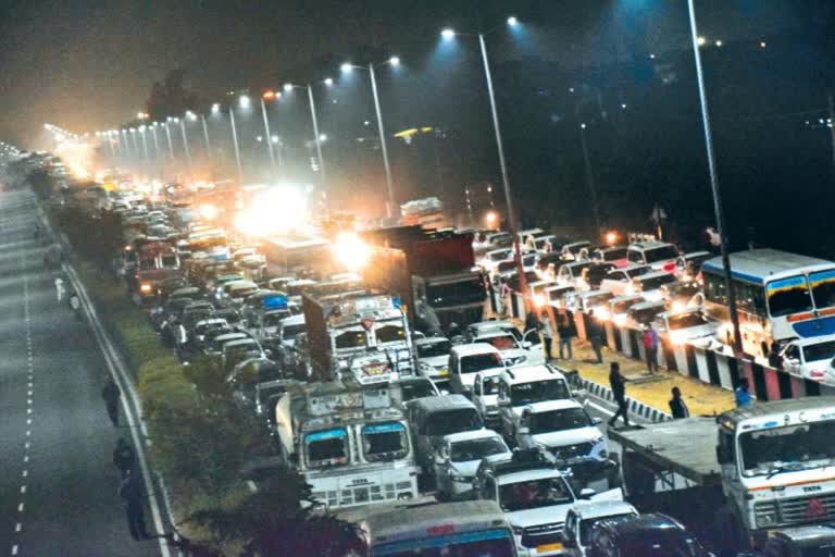 Supporters of former councilor harish sharma jammed NH-1 in panipat