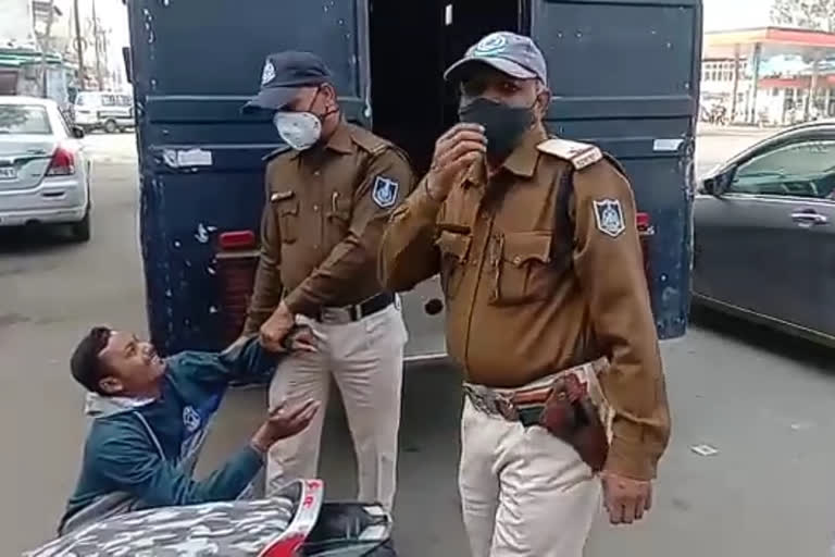 Ujjain Police sending people to jail for not wearing mask