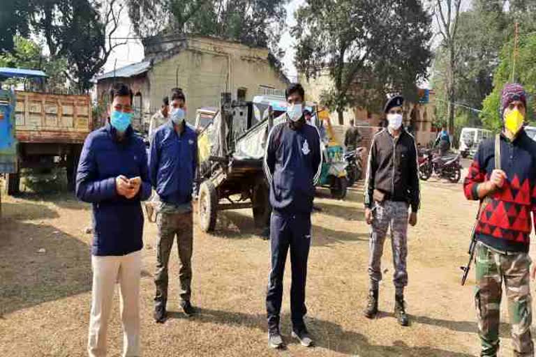 9 tractor seized loaded with illegal sand in giridih