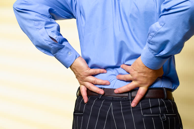 back pain, back pain in woman, symptoms in back pain