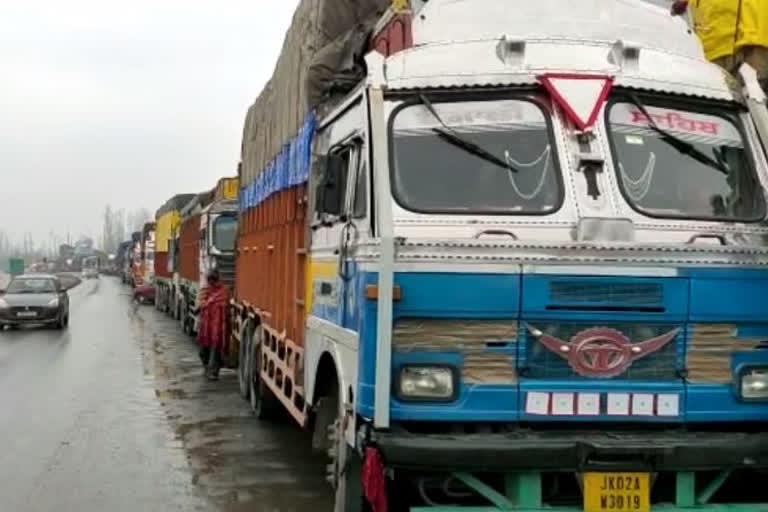 truck was stopped on jammu srinagar highway