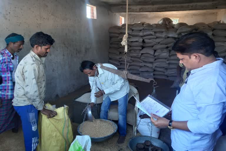 MLA Mukesh Patel arrives at ration shop