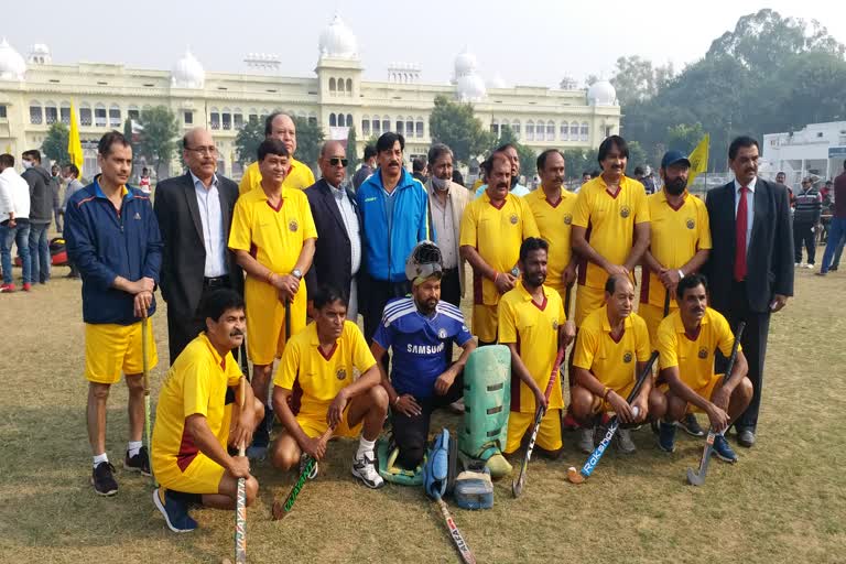 hockey match between students and former players at lucknow university