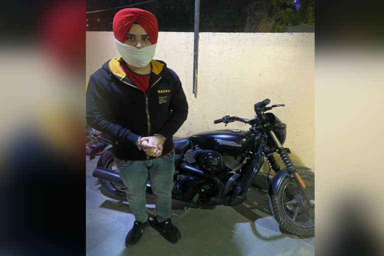 stole harley davidson bike to drive girlfriend west delhi special staff arrested