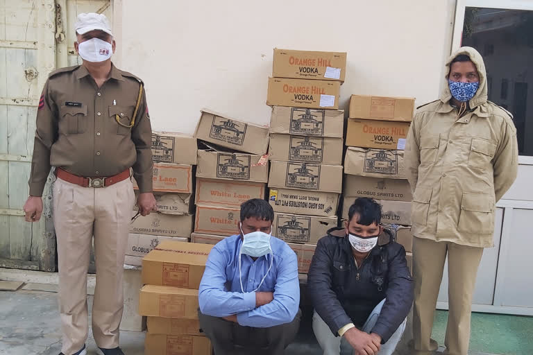 Police arrested liquor smugglers, राजस्थान न्यूज