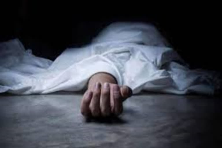 beaten up by son  55-yr-old dies  son killed Mother up  അമ്മ സാവിത്രി  അഡീഷണൽ പൊലീസ് സൂപ്രണ്ട് രാജേഷ് കുമാർ  ഉത്തർപ്രദേശിലെ സുജാൻപൂർ ഗ്രാമം