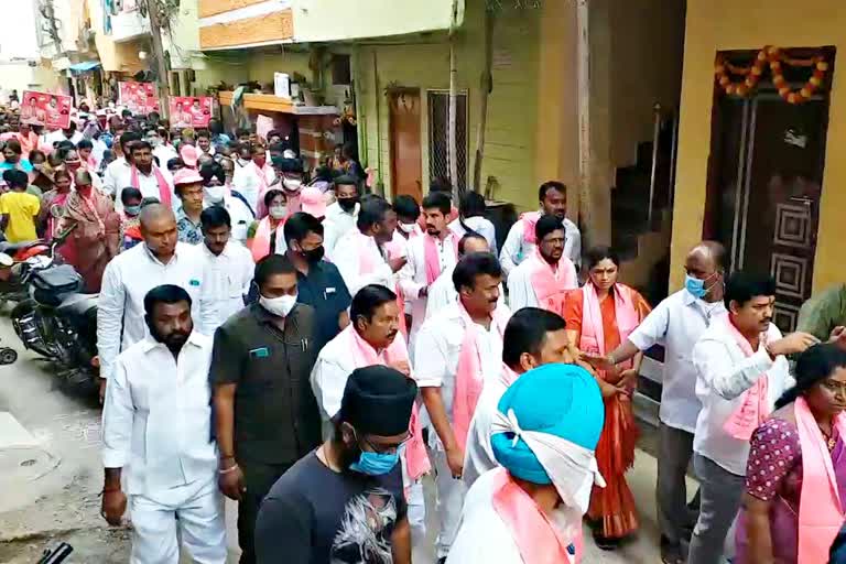 minister talasani srinivas yadav campaign door to door in ameerpet division