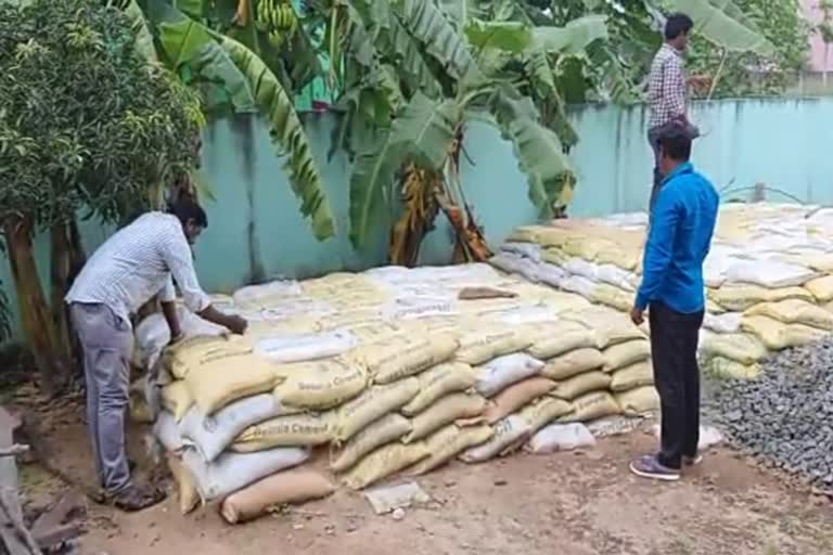 நிவர் புயல் தடுப்பு நடவடிக்கையில் பொதுப்பணித்துறையினர் தீவிரம்