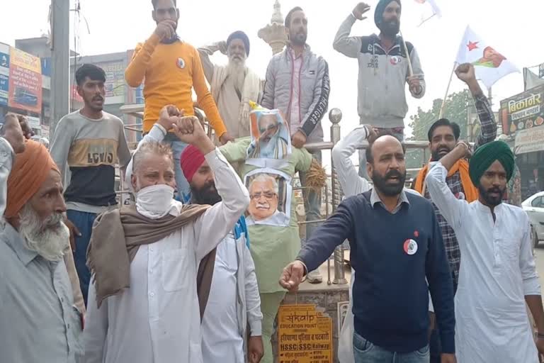 Farmers burnt effigies of PM and CM in Ratia