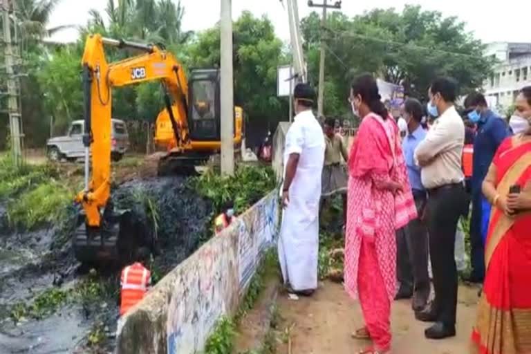 அமைச்சர் காமராஜ் செய்தியாளர் சந்திப்பு  வடகிழக்கு பருவமழை  நிவர் புயல்  திருவாரூர் நிவர் புயல் முன்னெச்சரிக்கை நடவடிக்கைகள்  Minister Kamaraj Nivar Cyclone Press Meet In Thiruvarur  Nivar Cyclone  Northeast monsoon  Nivar Cyclone precautionary measures In Thiruvarur  Nivar Cyclone precautionary  Minister Kamaraj Press Meet