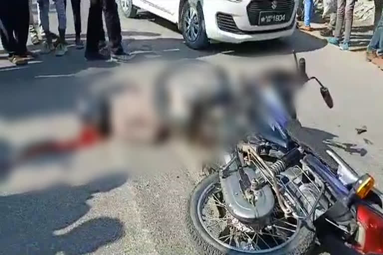 Truck collided with bike in Ramganjmandi, ट्रक ने बाइक को मारी टक्कर