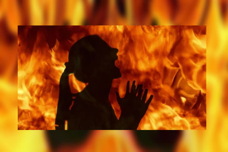 mirzapur  Eve-teasing  Minor sets herself afire  Uttar Pradesh