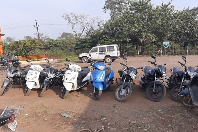 BS4 vehicles were being traded in Urla of Raipur