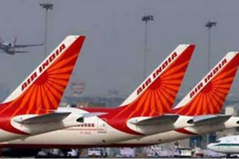 സ്വർണക്കടത്ത്; എയർ ഇന്ത്യ ക്രൂ അംഗം പിടിയിൽ  Air India cabin crew member held for smuggling gold worth Rs 45 lakh at Delhi airport: Customs  Air India cabin crew member held for smuggling gold  smuggling gold worth Rs 45 lakh at Delhi airport  Air India cabin crew member held  സ്വർണക്കടത്ത്