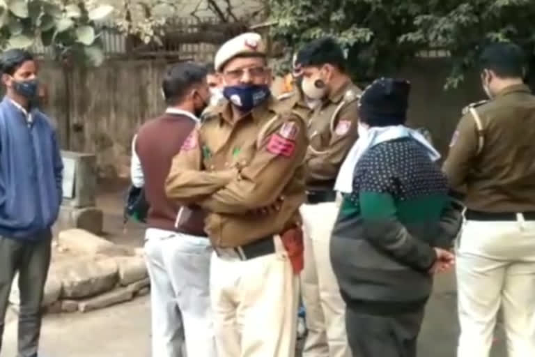 dead body found in geeta colony police engaged in investigation