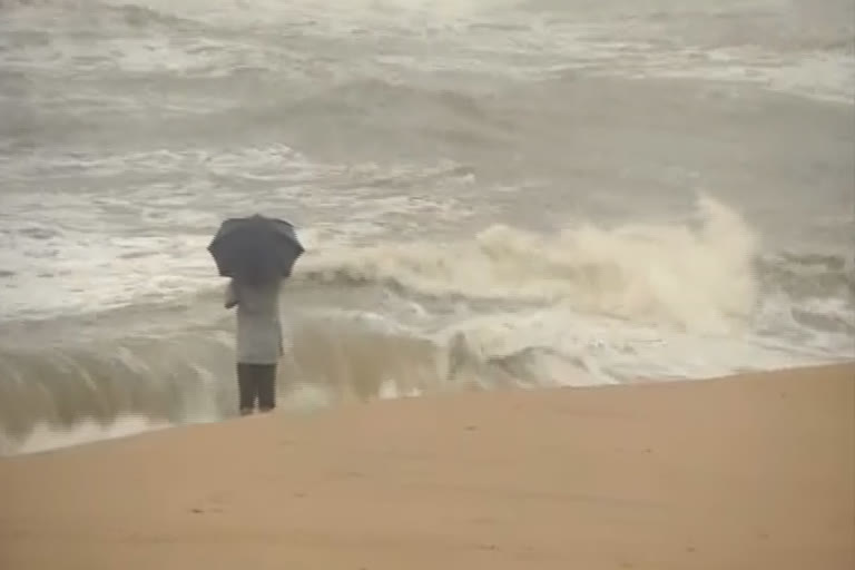 LIVE: Tami Nadu, Puducherry gear up to meet Cyclone Nivar