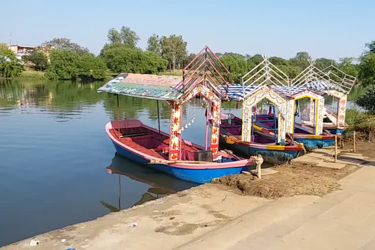 People are avoiding boating due to corona virus