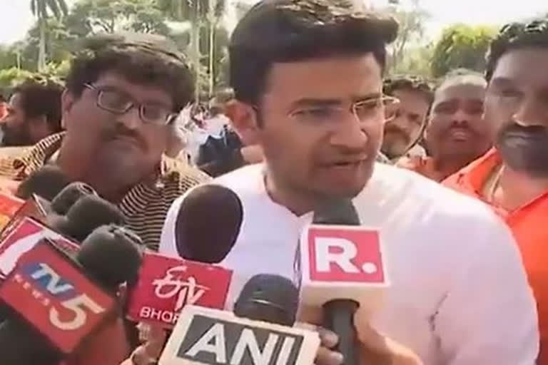 Rohingya protected by Owaisi will be removed Tejasvi Surya attacks Owaisi Tejasvi Surya on rohingyas Tejasvi Surya's GHMC campaign AIMIM chief தேஜஸ்வி சூர்யா ஓவைசியின் டிஸ்னிலேண்ட், ட்ரீம்லேண்ட் ஹைதராபாத் மாநகராட்சி தேர்தல் தெலங்கானா ஓவைசி பாஜக