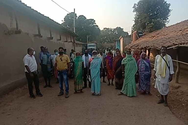 Villagers are angry over not giving possession of forest land in Raigarh