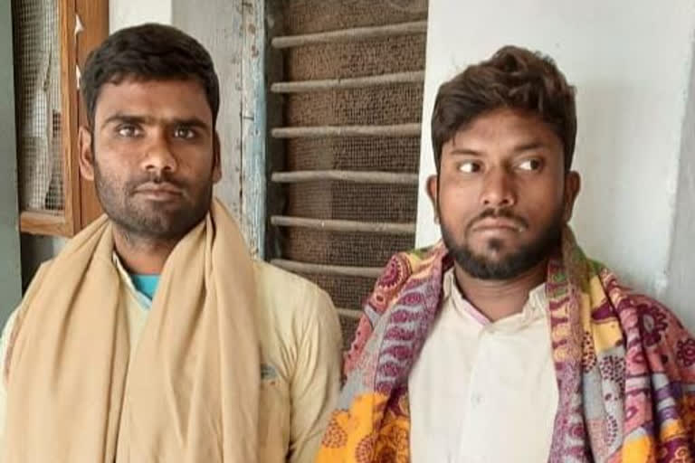 two_anti_social_arrested_by_boishnabnagar_police_with_huge_ammount_of_explosive_in_malda