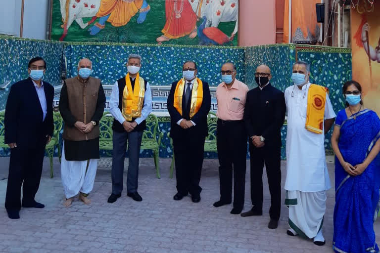 jaishankar-visits-200-year-old-hindu-temple-in-bahrain