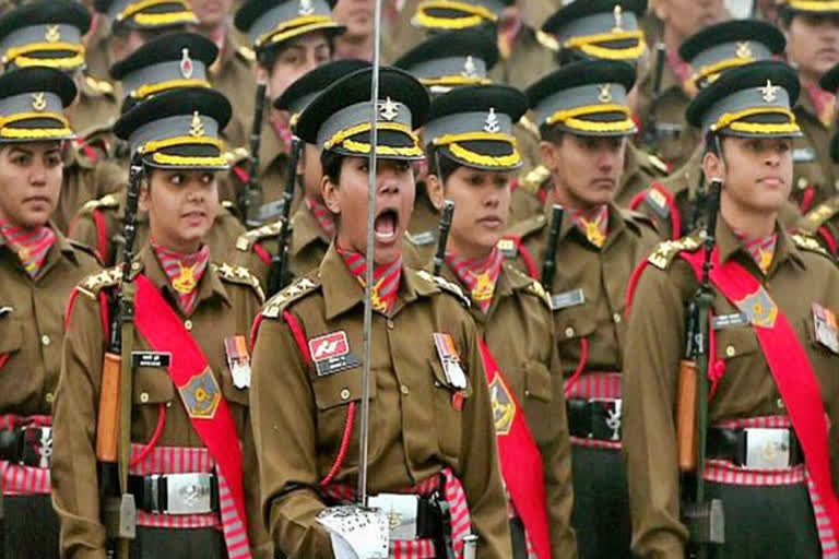 women Army officers