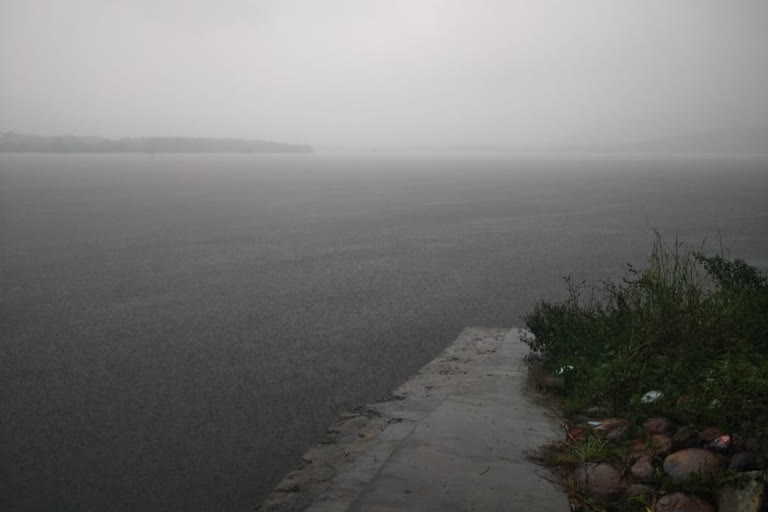 heavy rains in srikalahasti due to nivar cyclone affect