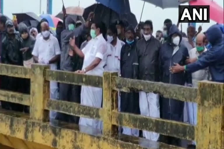 Cyclone Nivar: Water levels in TN rivers Aaniar  Palar rise due to continuous rains  Aaniar, Palar  continuous rains  നിവാർ ചുഴലിക്കാറ്റ്: തുടർച്ചയായ മഴയില്‍ തമിഴ്നാട്ടില്‍ നദികളിലെ ജലനിരപ്പ് ഉയരുന്നു  നിവാർ ചുഴലിക്കാറ്റ്  തമിഴ്നാട്ടില്‍ നദികളിലെ ജലനിരപ്പ് ഉയരുന്നു  ജലനിരപ്പ് ഉയരുന്നു  തുടർച്ചയായ മഴ