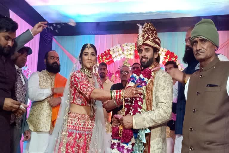 Wrestlers Bajrang Punia and Sangeeta Phogat got married in Charkhi Dadri