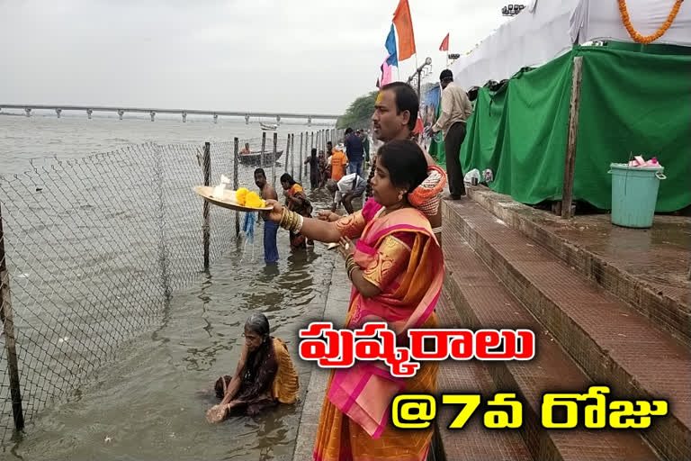 seventh day tungabhadra pushkaralu in jogulamba gadwal