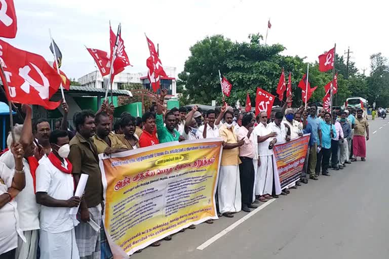 வேளாண் சட்டத்தை திரும்பப் பெறக் கோரி ஆர்ப்பாட்டம்