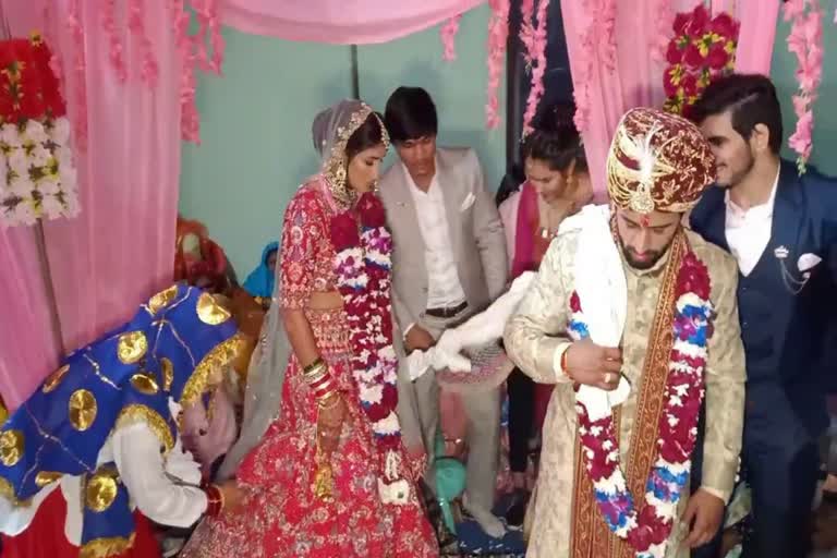 Sangeeta Phogat took eight round with Bajrang Punia at their marriage for beti bachao beti padhao campaign