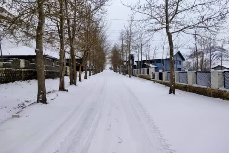 jalori-pass-closed-due-to-snowfall-in-manali
