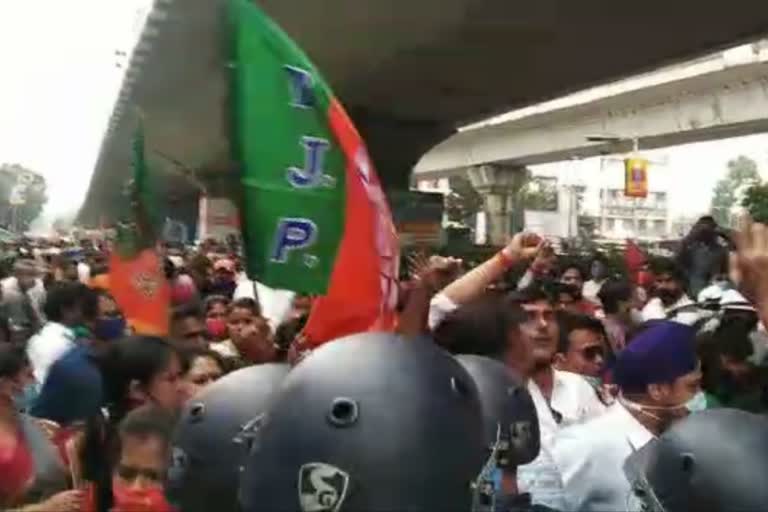 Police clashed with BJP workers in Taratala