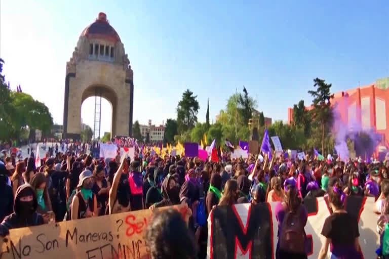 March held in Mexico City  violence against women  March over violence against women  peaceful protests in Mexico  Mexican government  President Andres Manuel Lopez Obrador  International Women's Day  United Nations  nternational Day of Elimination of Violence against Women  സ്‌ത്രീകള്‍ക്കെതിരെയുള്ള അതിക്രമങ്ങളില്‍ പ്രതിഷേധം  മെക്‌സികോ  മെക്‌സികോ സിറ്റി