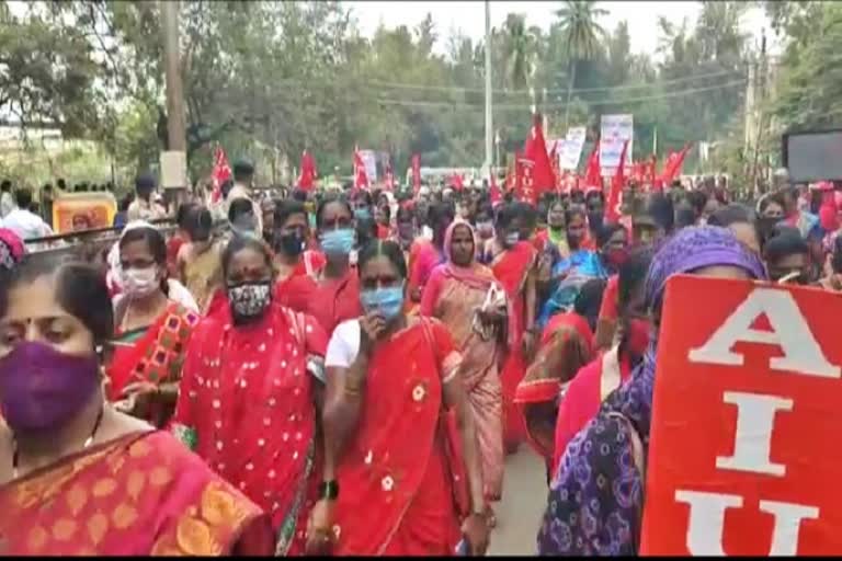 Labors Union protest at Vijayapur