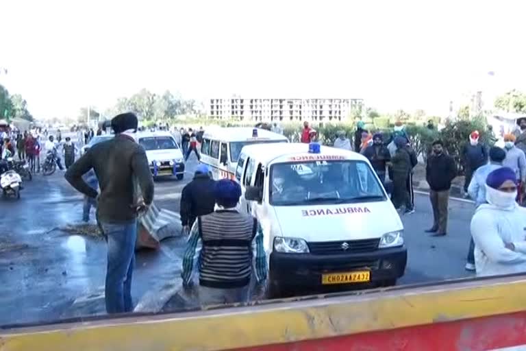 ambulance stuck between farmers protest on delhi-chandigarh national highway