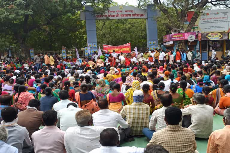 workers-agitation-against-central-government-in-solapur