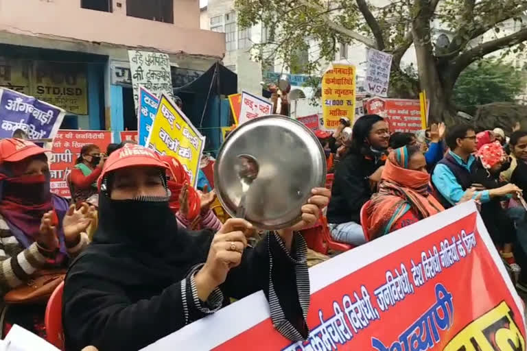 Moradabad: Trade union protest near collectorate