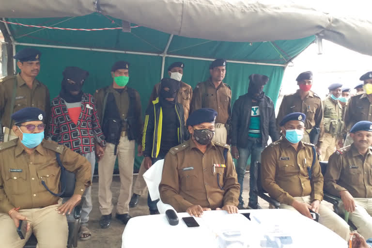 Sahibganj police arrested 11 criminals