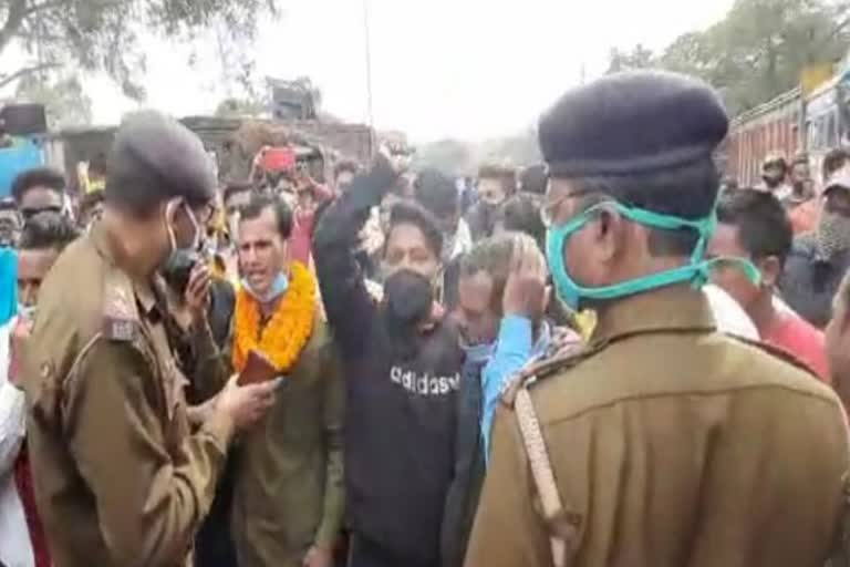 protest against demand for employment to local unemployed in dhanbad